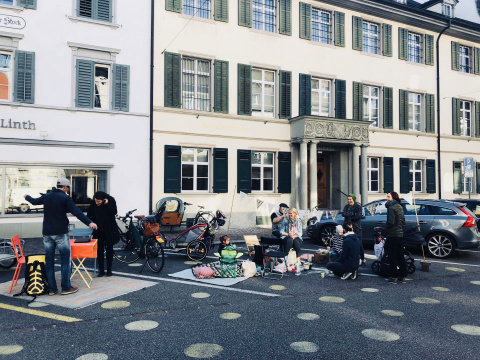 Gemütlicher Aufenthaltsort statt Parkplatz von Fiona und Freunden in Frauenfeld  am PARK(ing) Day 2019