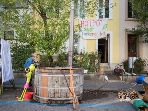 Hotpot statt statt parking Lot von Frederik und Freunden in Basel am PARK(ing) Day 2019