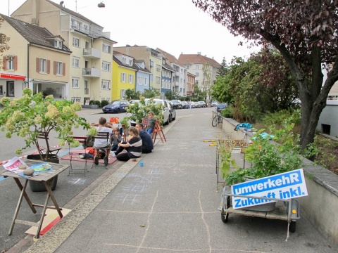 Strassenkaffee statt Parkplatz! Aktion in der Hegenheimerstrasse in Basel