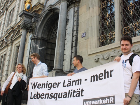 umverkehR protestiert gegen die Tatenlosigkeit der Stadt Zürich zum Thema Lärmschutz